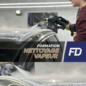 Stagiaire en train de maîtriser le nettoyage vapeur automobile en Tunisie